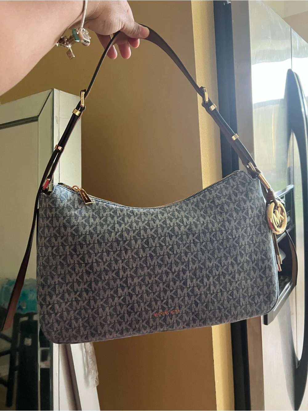 MICHAEL KORS Nolita Medium Top Zip Convertible Shoulder Bag.